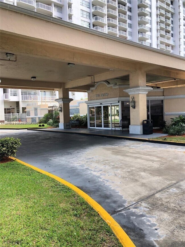 Building Photo - 18021 Biscayne Blvd