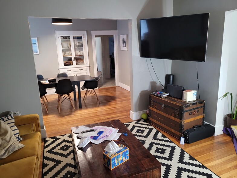 Primary Photo - 16 Chipman St
