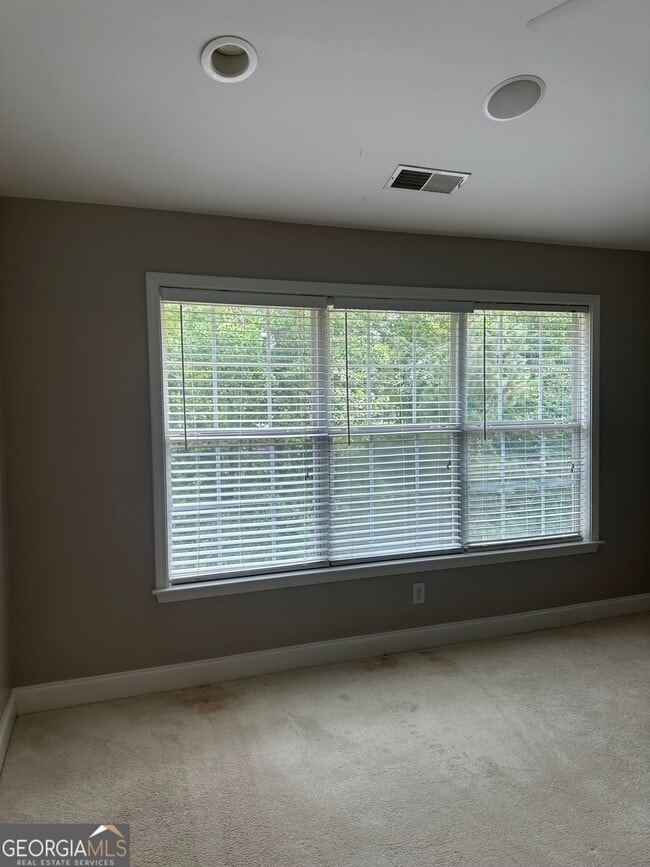 Building Photo - 711 Pine Grove Cir