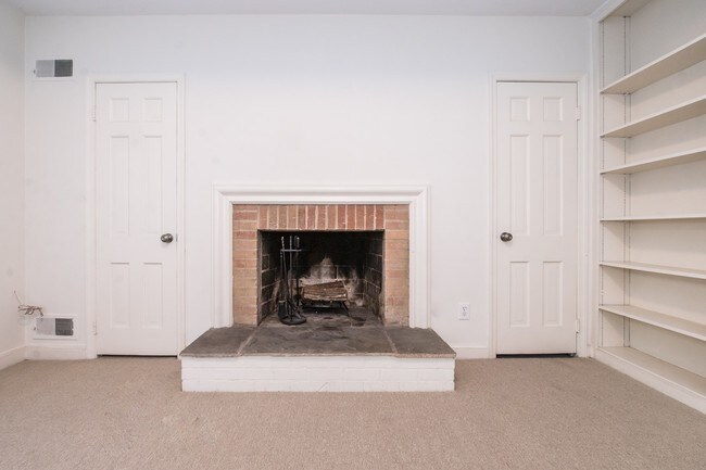 Building Photo - 2527 Queen Annes Ln NW