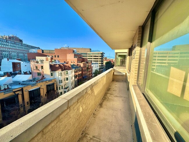 Building Photo - Dupont's Pulchritudinous Palladium 1 bedroom Condo w/ Balcony & Pool. All utilities included.