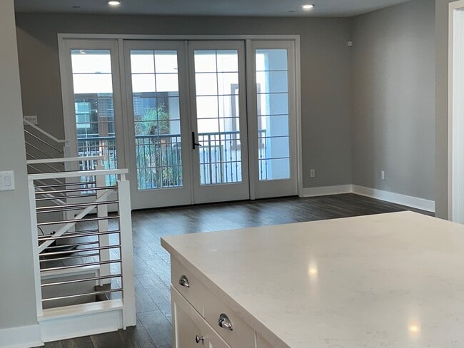 Building Photo - Cessna Lane