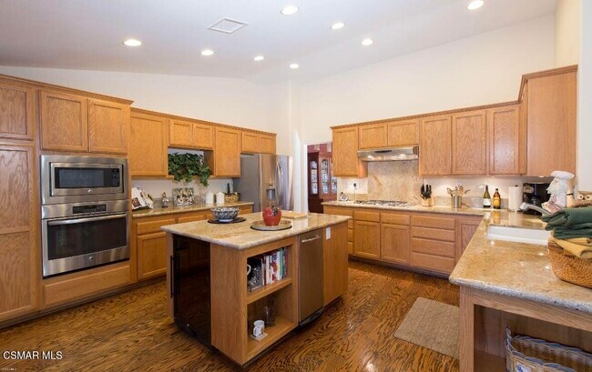 Building Photo - 2225 Rutland Pl
