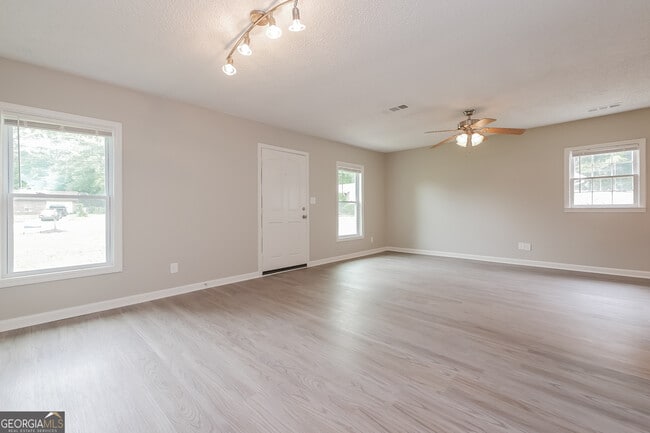 Building Photo - 52 Andover Dr