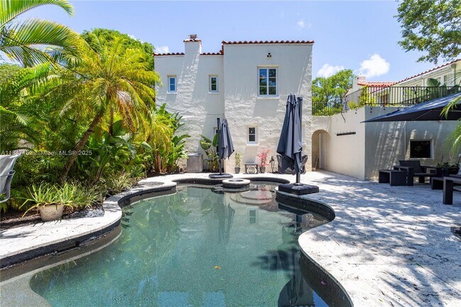 Building Photo - 604 Alcazar Ave