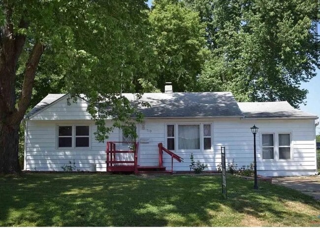 Building Photo - 713 Vest Dr