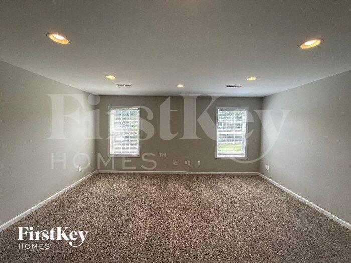 Building Photo - 1610 Lakefield Dr