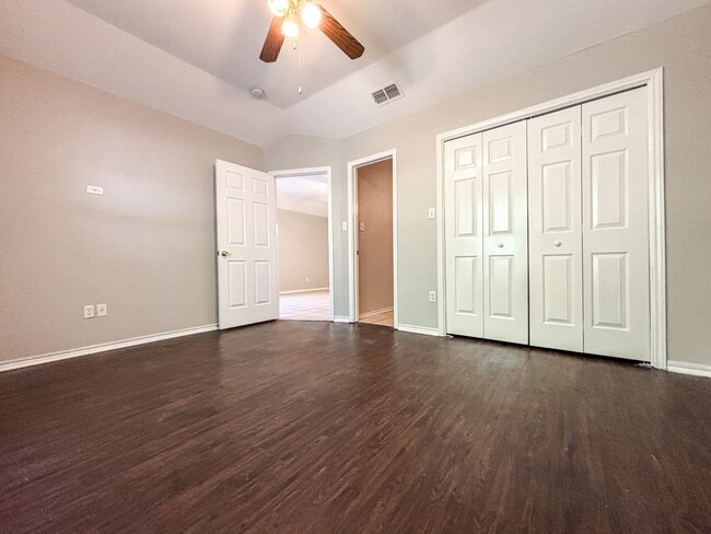 Building Photo - 1133 Misty Acres Dr