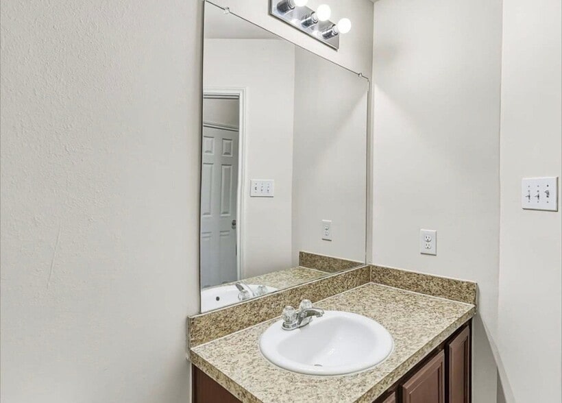 Building Photo - 6107 El Granate Dr