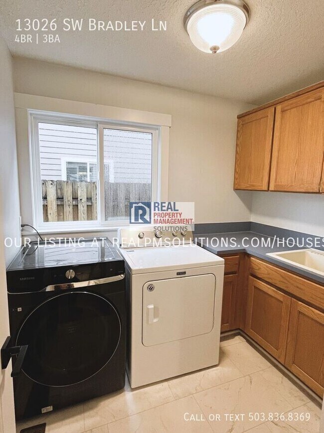 Building Photo - 13026 SW Bradley Ln