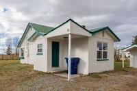 Building Photo - COUNTRY LIVING - 3 Bed 1 Bath with a 1 sta...