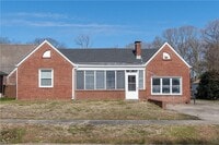Building Photo - MOVE IN READY 3 Bedroom in Chesapeake!