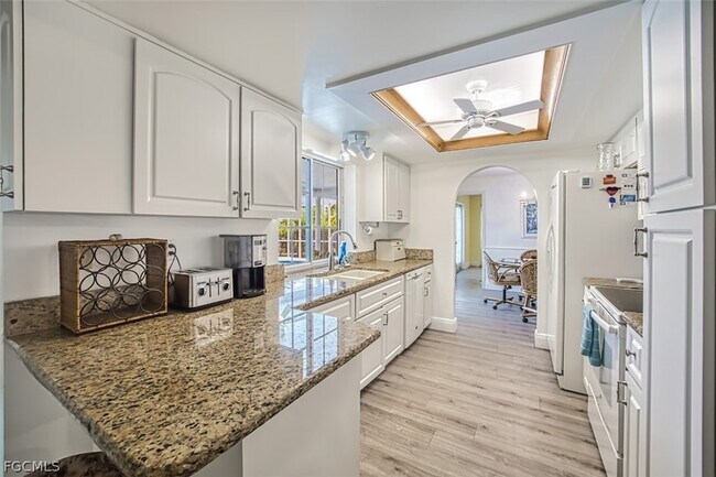 Building Photo - 5036 SW 9th Pl