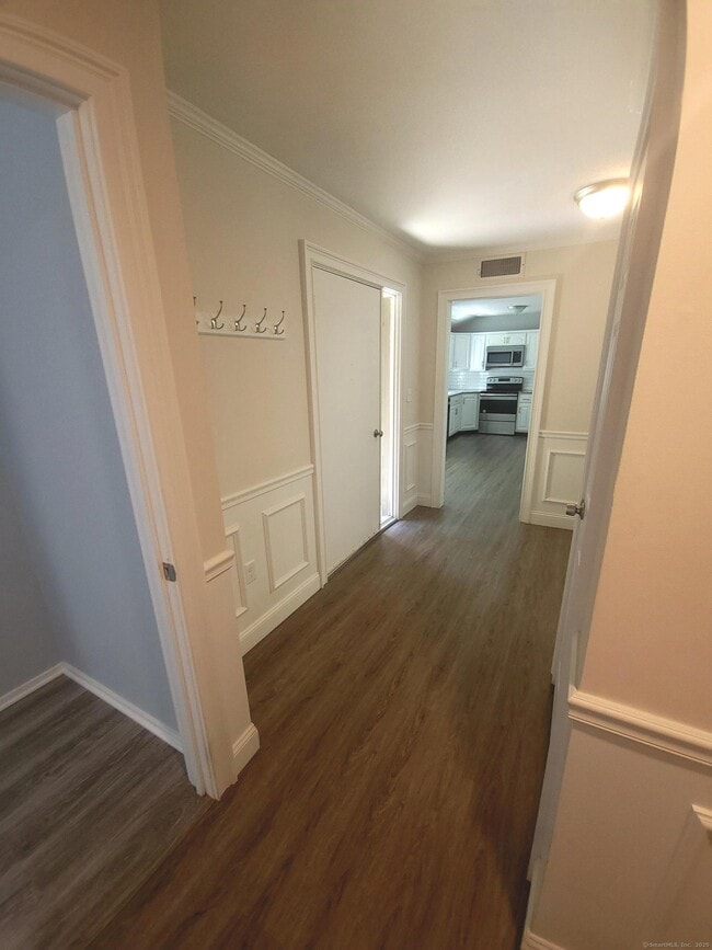 Building Photo - 41 Crocus Ln