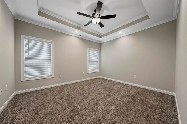 Building Photo - 821 Poplar Log Dr