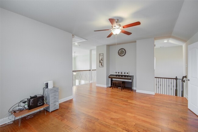 Building Photo - 12902 Oak Fls Dr