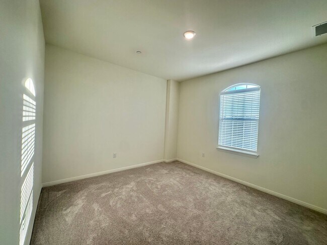 Building Photo - 4 Bed 3 Bath Austin Tx!!!! NEW MANAGEMENT