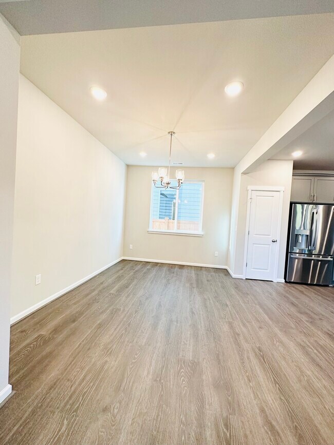 Building Photo - 3719 85th Ave NE