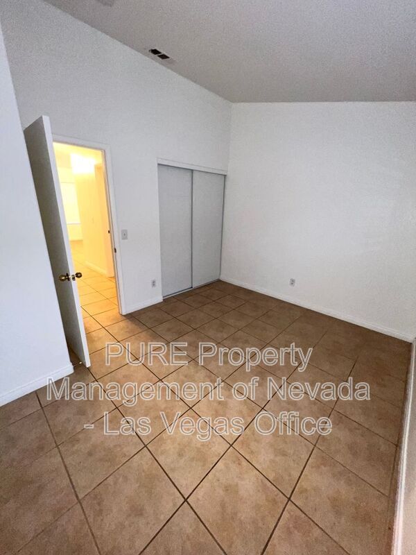Building Photo - 5342 Chela Dr