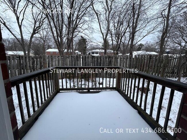 Building Photo - 707 Beechwood Dr