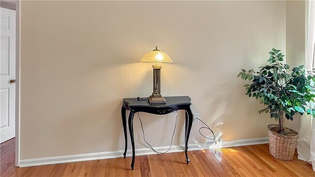 Building Photo - 475 Mount Vernon Hwy NE