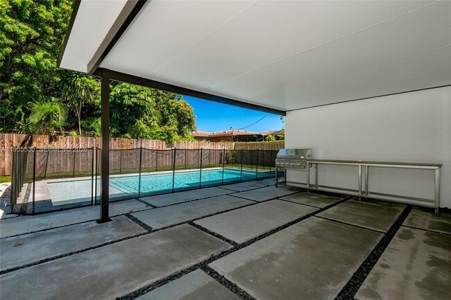 Building Photo - 651 NE 172nd St