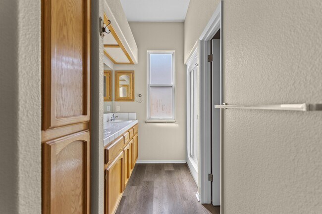 Building Photo - 10621 Tivoli Ct