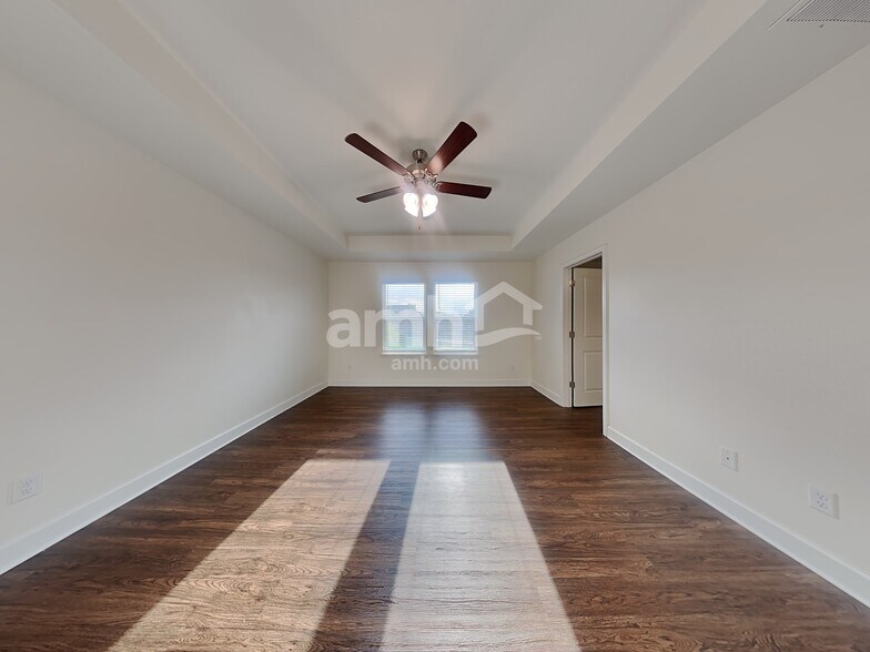 Building Photo - 8493 Highfield Ave