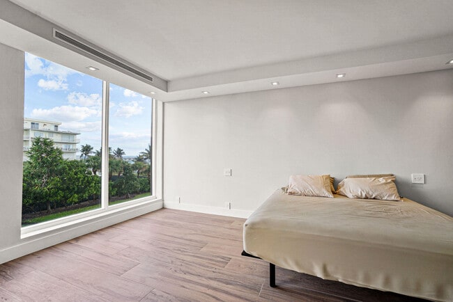 Building Photo - 3100 S Ocean Blvd