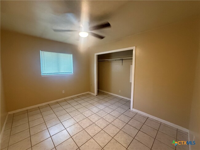 Building Photo - 1004 Hillyer St
