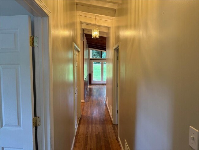 Building Photo - 3544 Raymond Dr