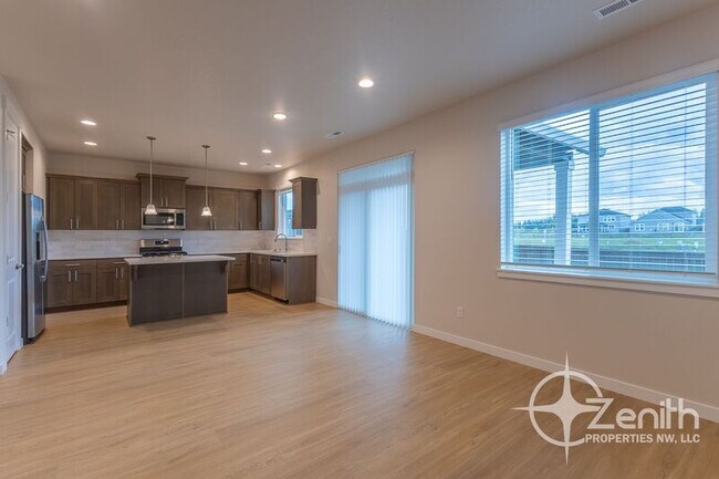 Building Photo - 124 S 88th Dr