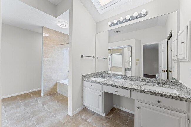 Building Photo - 3202 Kempwood Dr