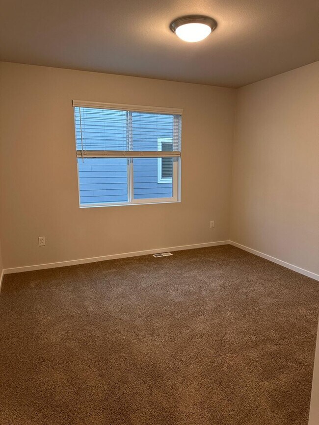Building Photo - Beautiful Spanaway Home! Apply Today