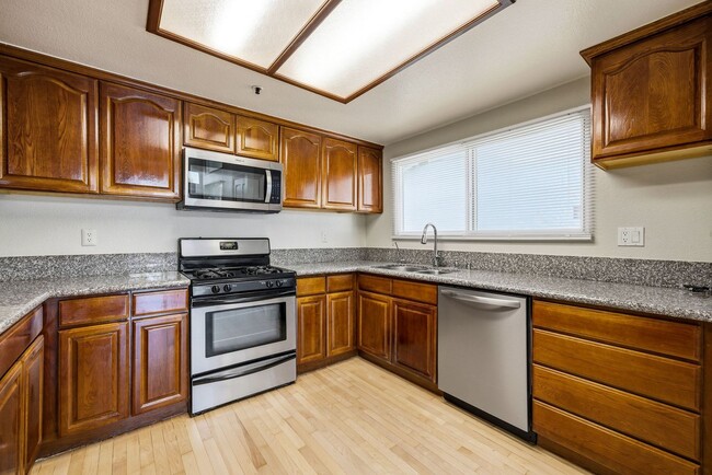 Building Photo - Upgraded Condo with Dual Masters in Gated Community in Orange