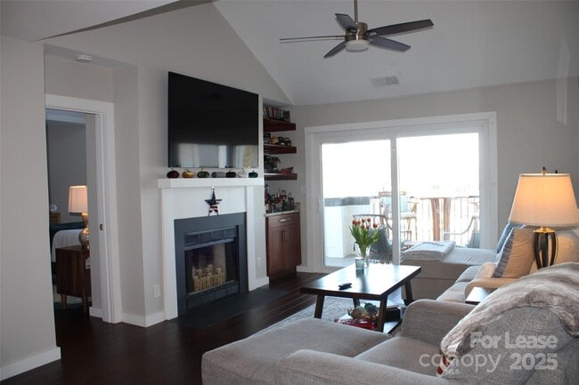 Building Photo - 18749 Vineyard Point Ln