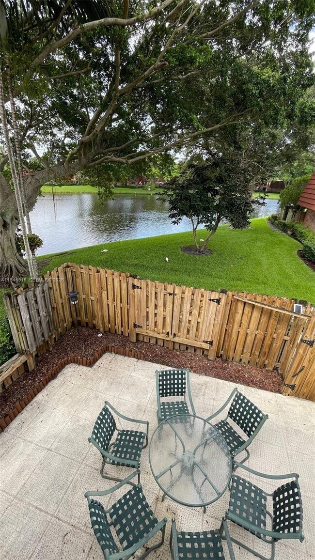 Building Photo - 9977 NW 6th Ct