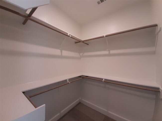 Building Photo - 7575 Pemberley Ct