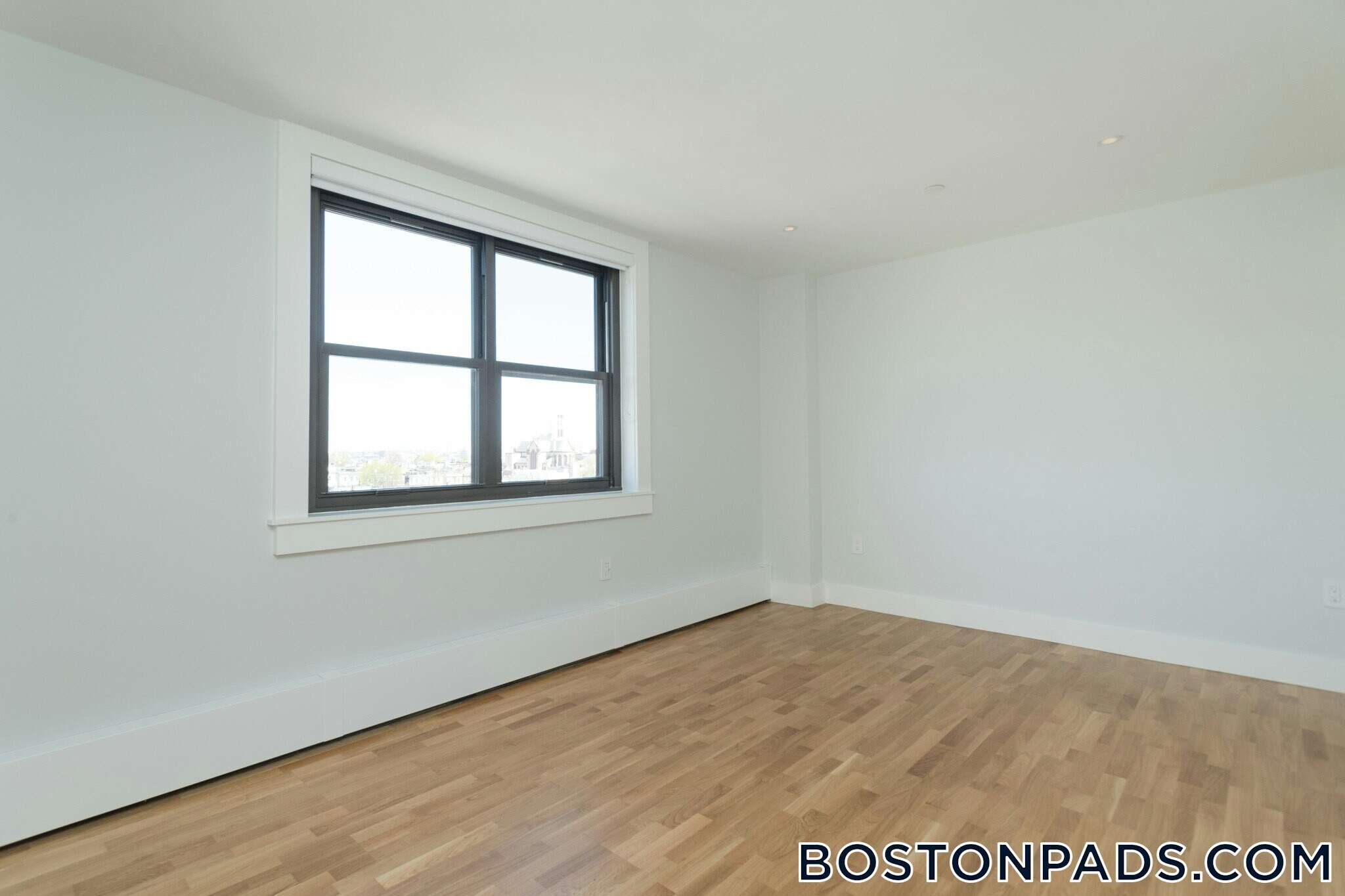 Building Photo - 1410 Columbia Rd