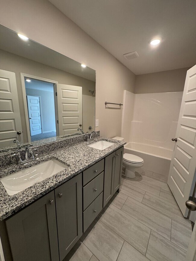 Building Photo - 205 Mountaindale Dr