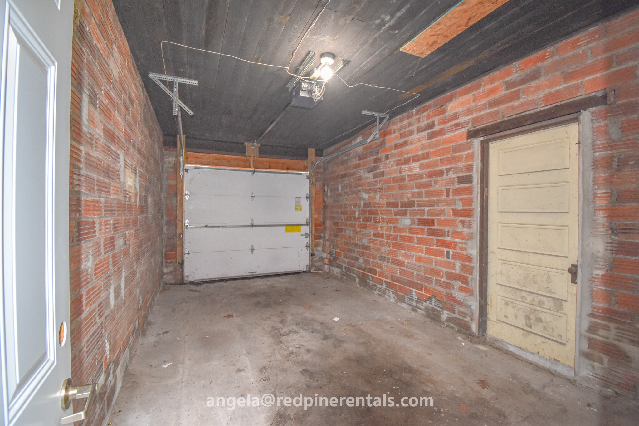 garage - 1832 Crafton Blvd