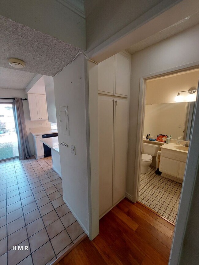 Building Photo - 3 bedrooms 3 baths in San Dimas Glenwood T...