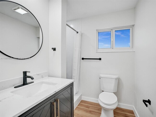 Building Photo - 932 Mandarin Isle