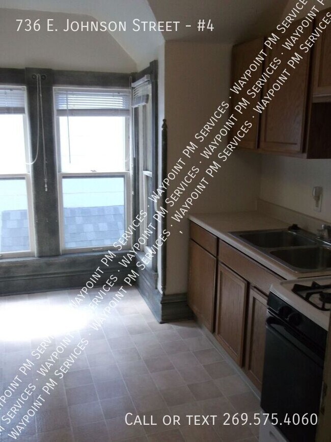 Building Photo - 736 E Johnson St