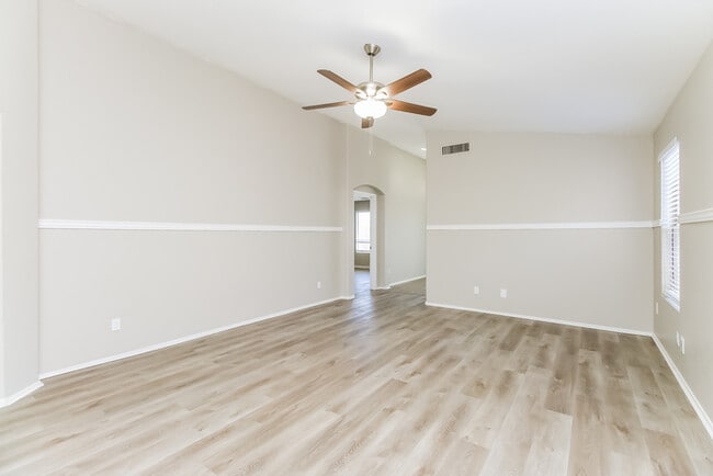 Building Photo - 525 S St Claire