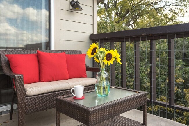 Building Photo - 2205 Spring Creek Dr