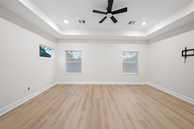 Building Photo - 1411 Bayou St
