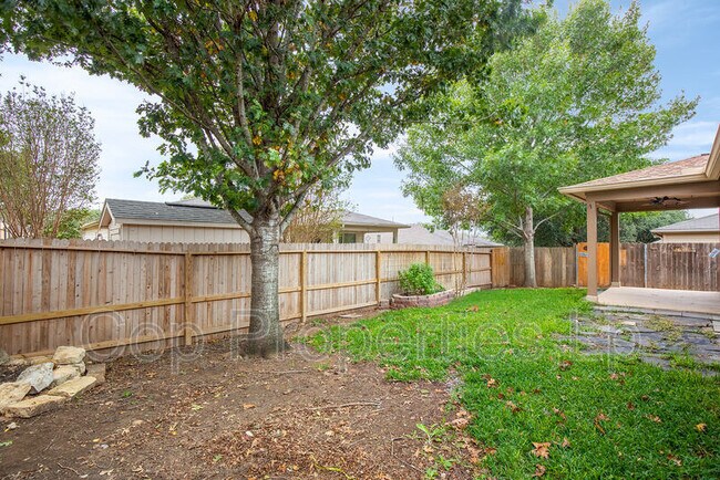 Building Photo - 5132 Columbia Dr