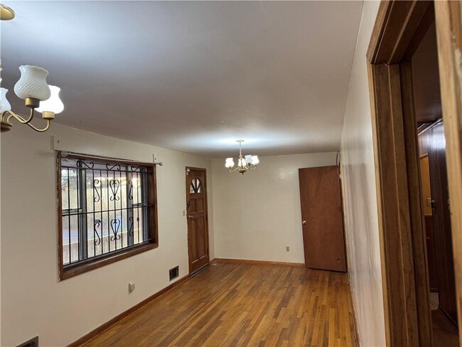 Building Photo - 556 Lamar Dr