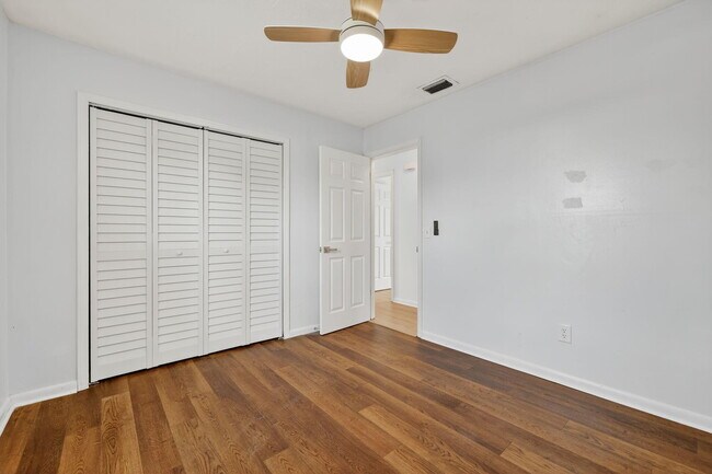 Building Photo - 561 SE Karrigan Terrace